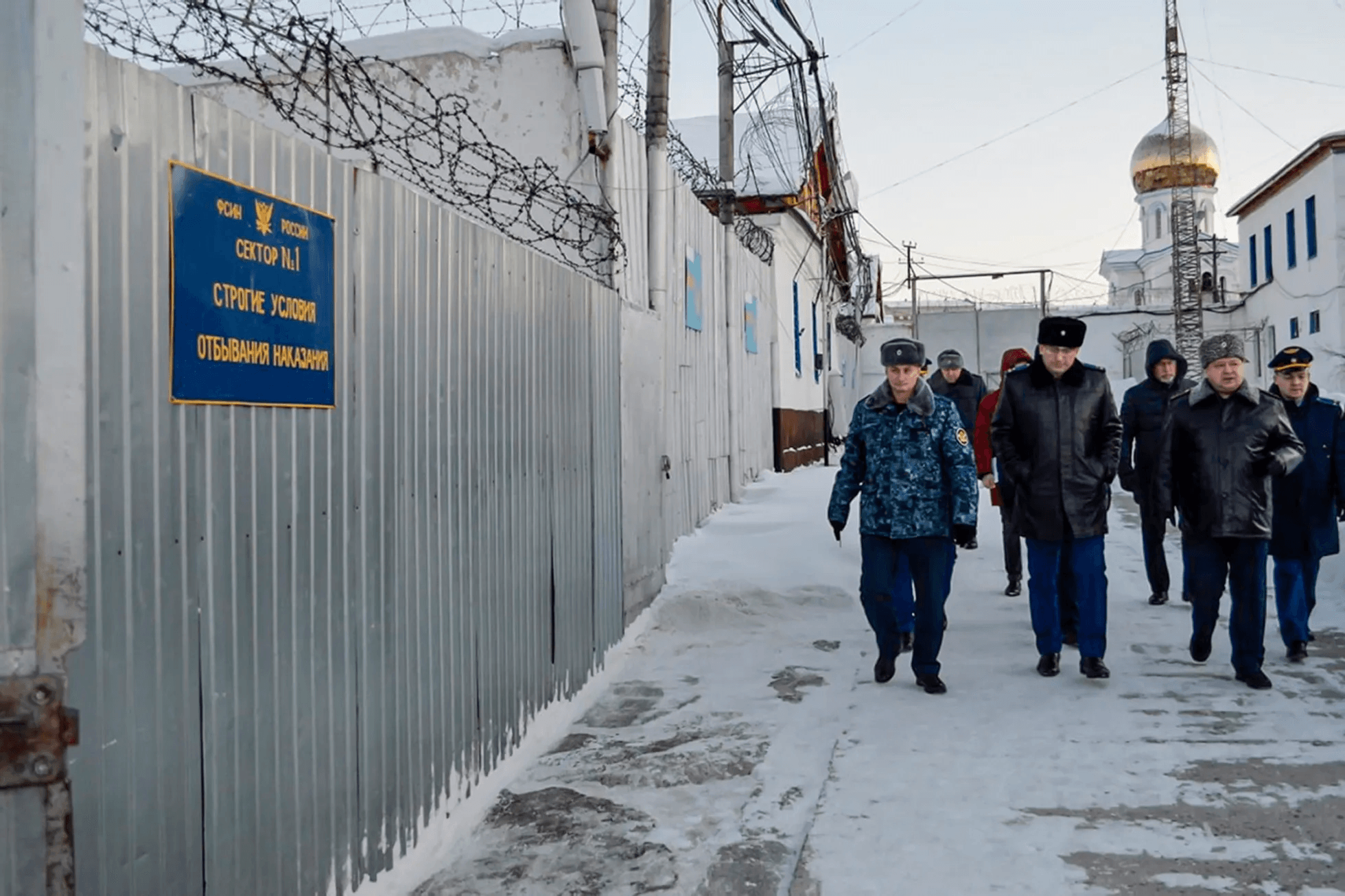 Фото: колония в поселке Харп в Ямало-Ненецком автономном округе, где сидел Алексей Навальный / омбудсмен по правам человека в ЯНАО