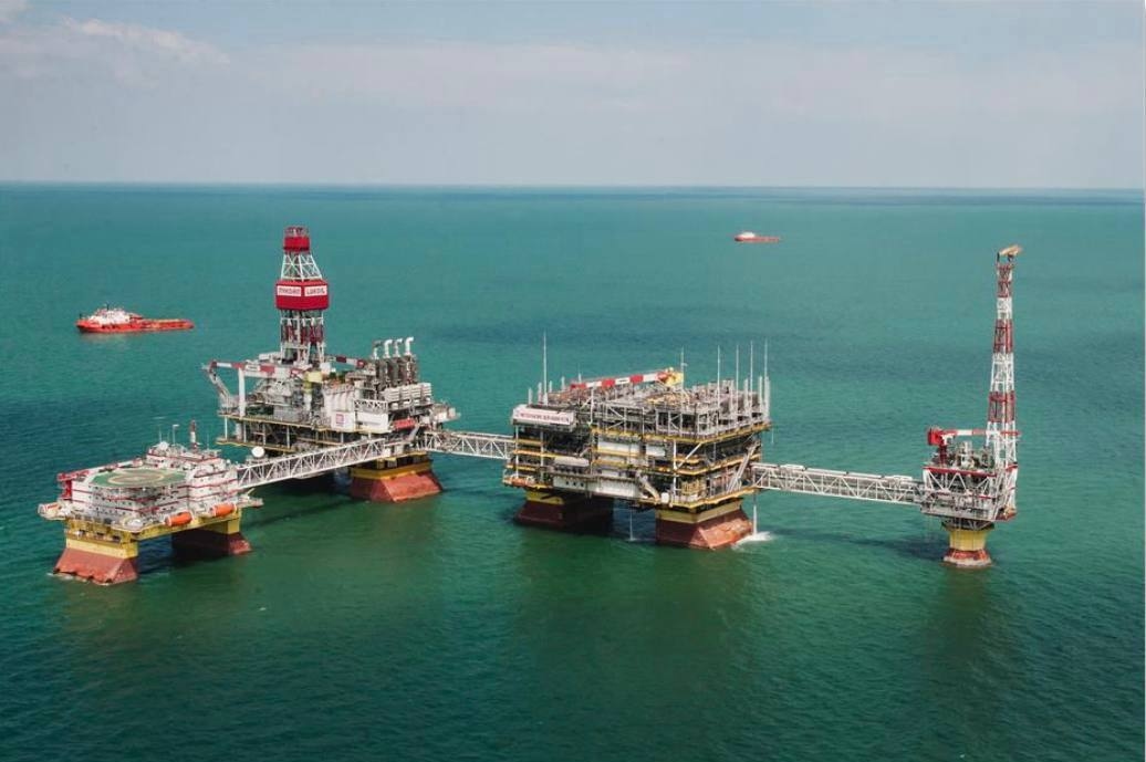 The Lukoil-Nizhnevolzhskneft platform. Photo: casp-geo.ru