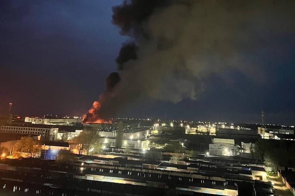 Пожар на заводе «Атлант Аэро» в Таганроге. Фото: Astra