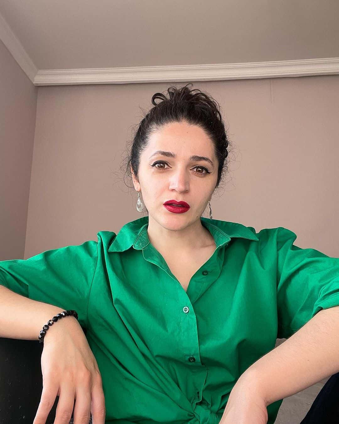 Консульство РФ в Армении отказалось выдать загранпаспорт активистке из-за подписки о невыезде из России. Это не первый подобный случай