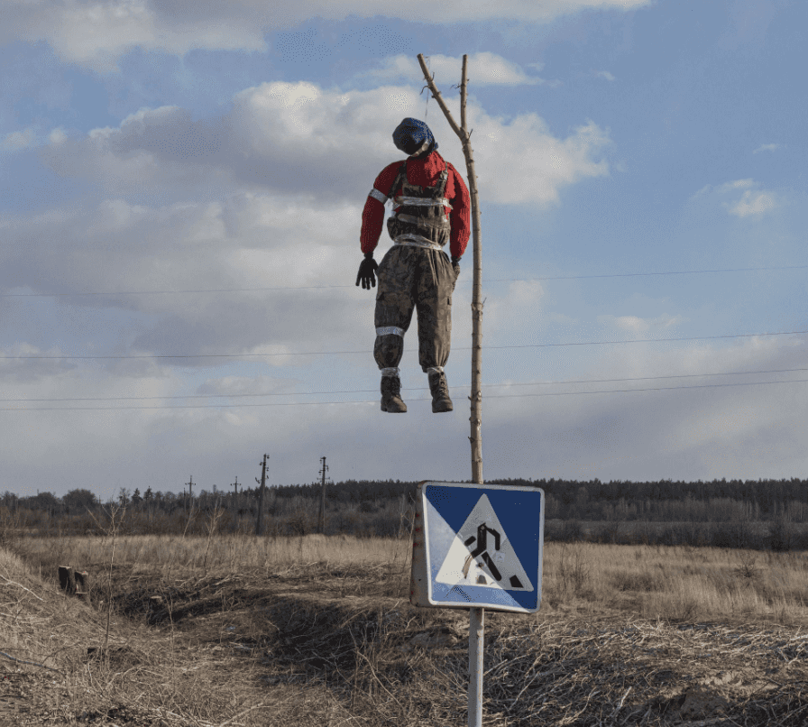 «Я выбегаю из блиндажа, а зэк за контрактником с топором бегает». Российские военные — о разложении и деградации армии