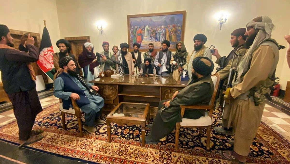 «США продвигали новый план Маршалла. Но Афганистан — не Германия». Аркадий Дубнов о том, почему талибы победили без боя