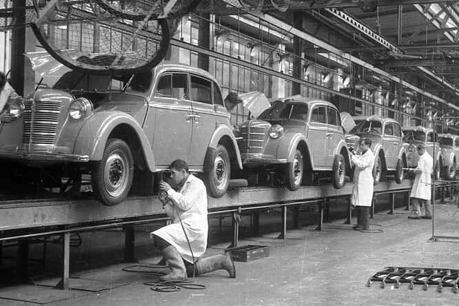 Ни шагу вперед! Как война за полгода уничтожила российский автопром