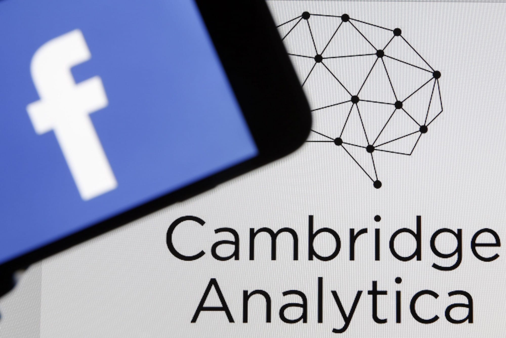 Cambridge Analytica, которую обвиняют в помощи Трампу в президентской кампании, начала процедуру банкротства