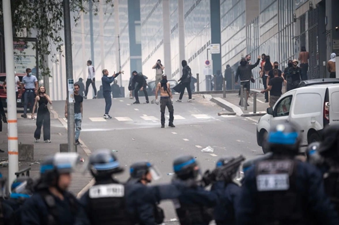 Unemployment, social stratification, and ghetto denial. How France became the epicenter of unrest