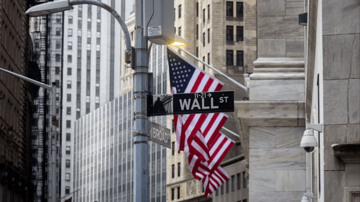 Пошлины Трампа вызвали рекордное бегство инвесторов с рынка рискованных облигаций в США