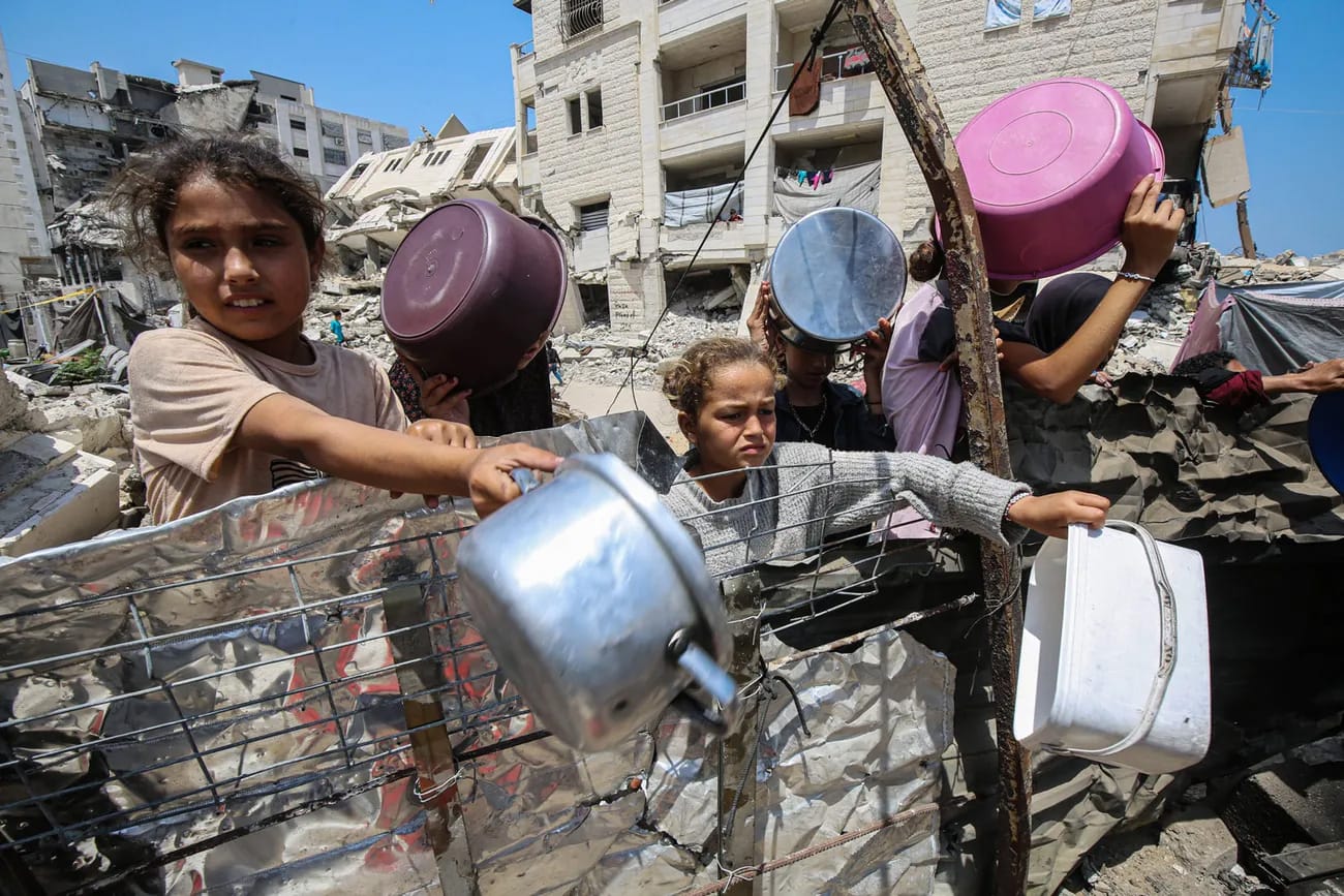 «Пункты раздачи гуманитарной помощи — это настоящие „Голодные игры“». Как выживают жители Газы