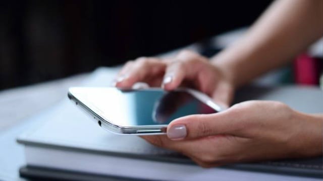 Russian authorities disrupt WhatsApp and Telegram service while promoting new Kremlin-backed “Max” app