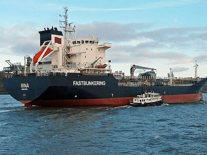 Baltic companies secretly refuel tankers from Russia’s “shadow fleet,” LRT investigation finds