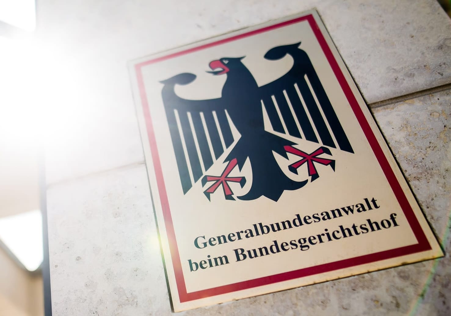 В Берлине по обвинению в шпионаже в пользу России задержали гражданку Германии и Украины, которая общалась с экс-сотрудниками Минобороны ФРГ