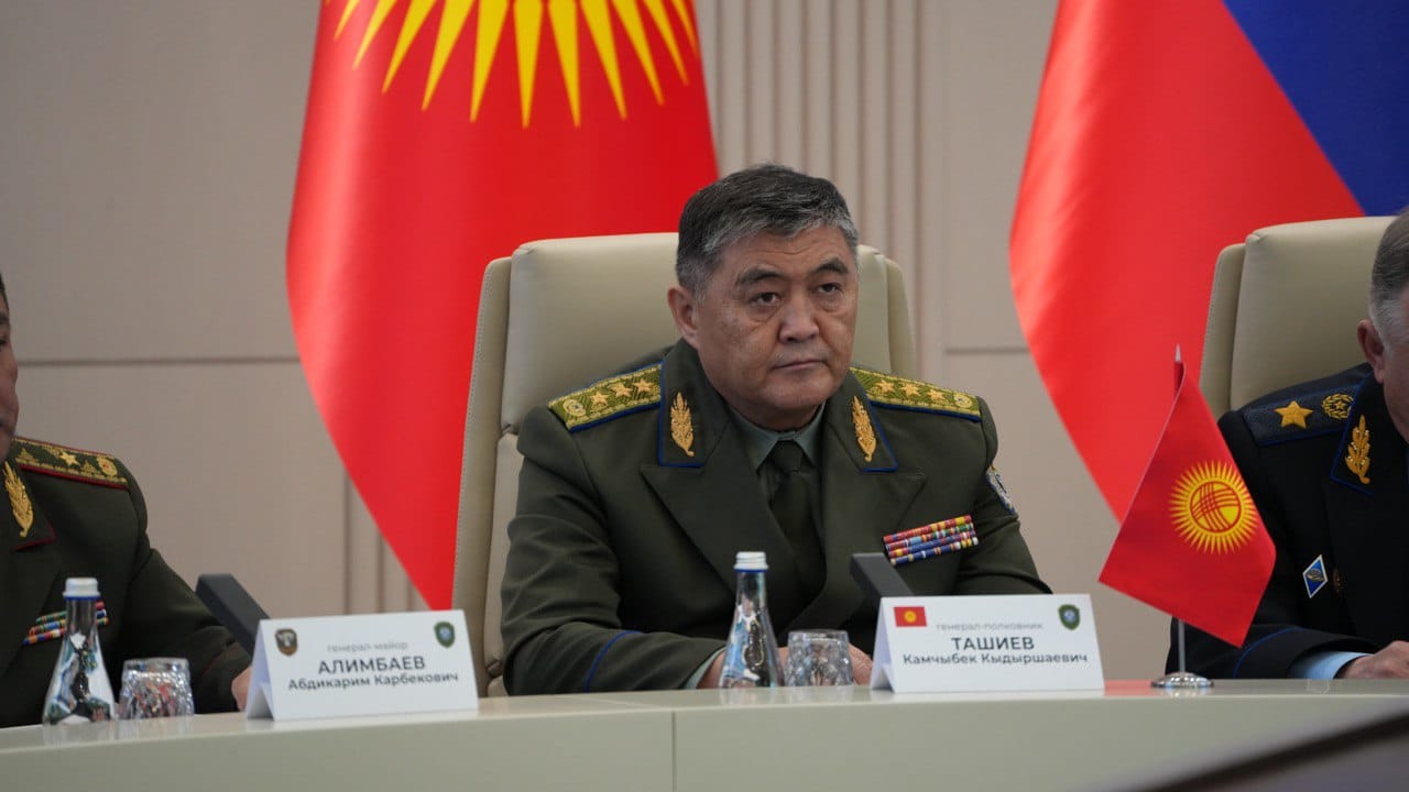 Экс-глава ГКНБ Кыргызстана Ташиев прилетел в Бишкек и попал на допрос в МВД