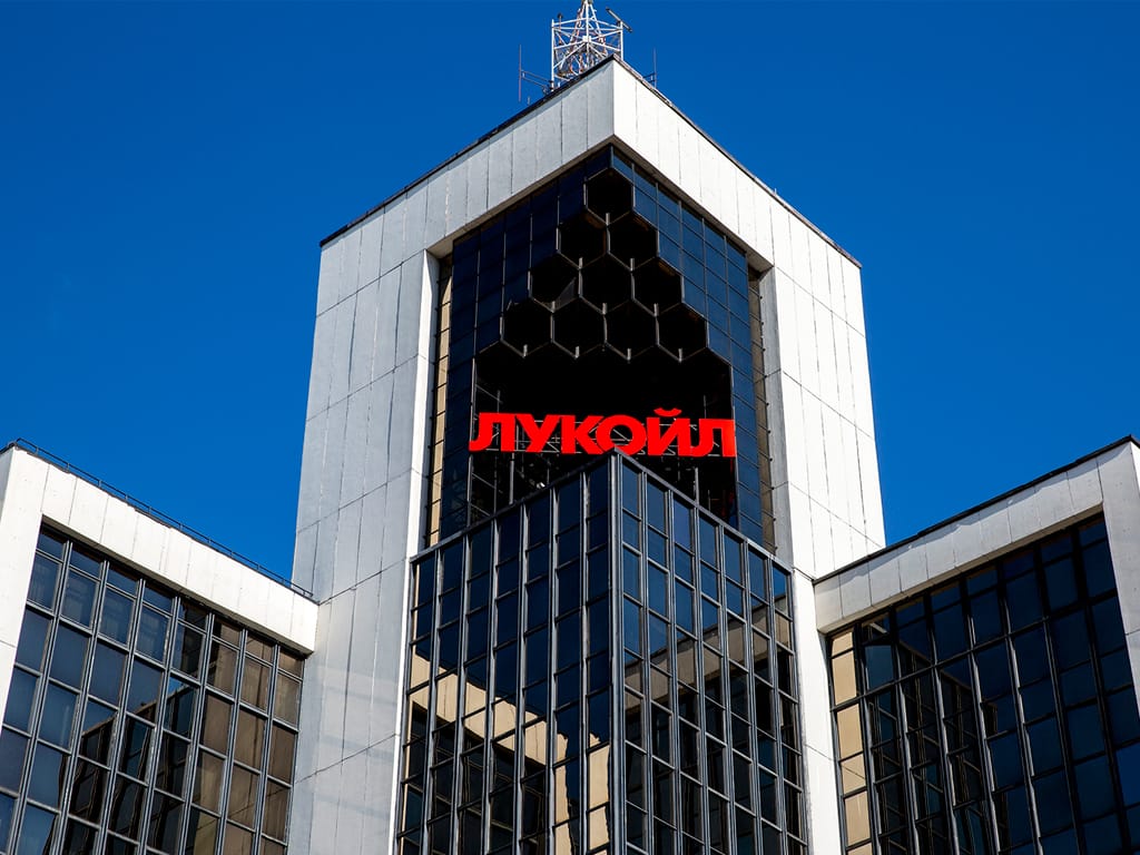 Убыток «Лукойла» в прошлом году превысил 1 трлн рублей