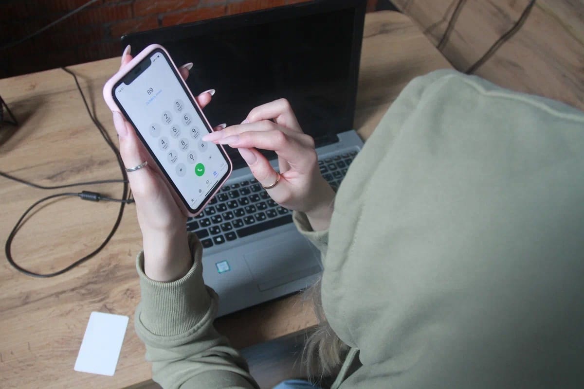 Россиянам старше 60 лет отключат звонки из-за рубежа — поправки к законопроекту