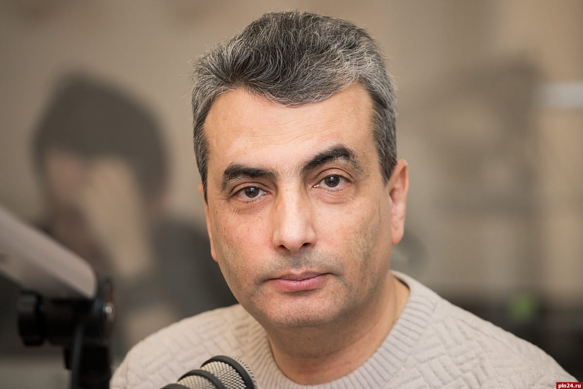 «Эти пять человек — первые, ФСБ будет двигаться дальше». Лев Шлосберг и Лев Пономарев о включении физлиц в список СМИ-«иноагентов»