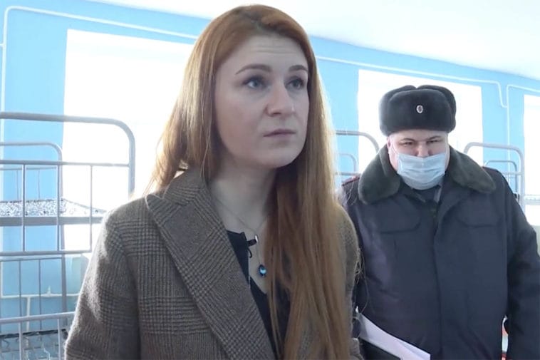 «Избивают, запрещают разговаривать и держать руки не за спиной» — Дёмушкин о колонии, где сидит Навальный