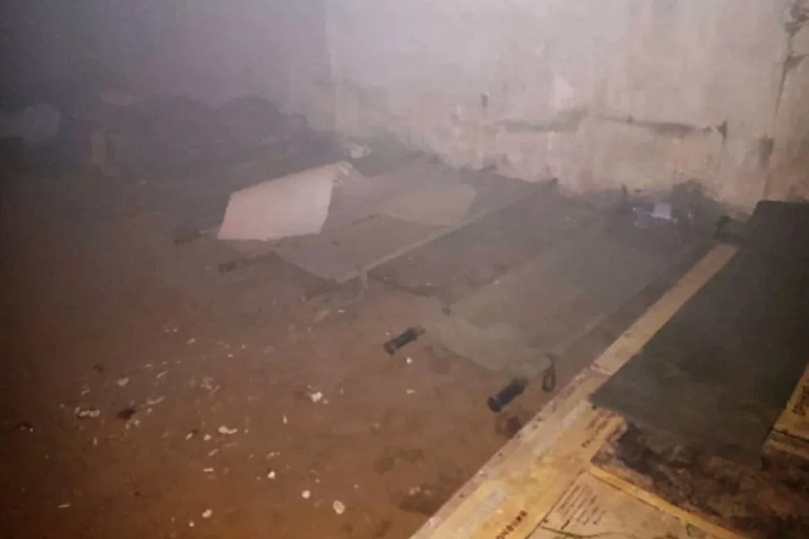 «Не пойдешь воевать — посадят в яму». Контрактник рассказал об условиях содержания в лагере для «отказников» в «ЛНР»