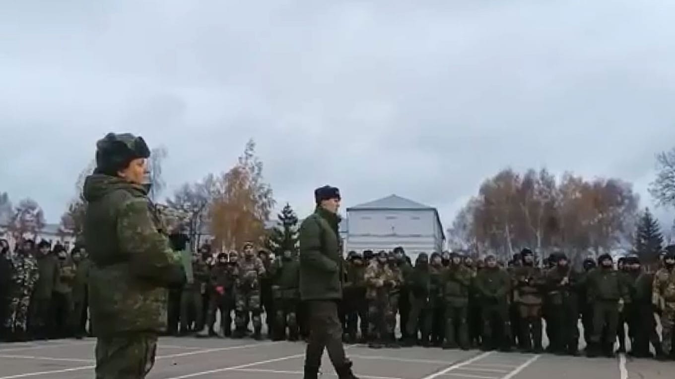 После бунта мобилизованных глава Чувашии пообещал выплатить по 50 тысяч рублей и запретил передавать им алкоголь