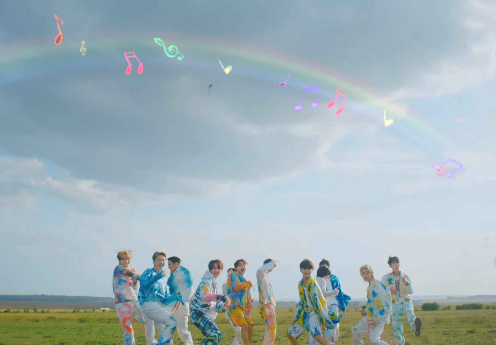 Канал ТНТ Music «обесцветил» радугу в клипе K-pop группы Seventeen, чтобы не попасть под штраф из-за «пропаганды» ЛГБТ