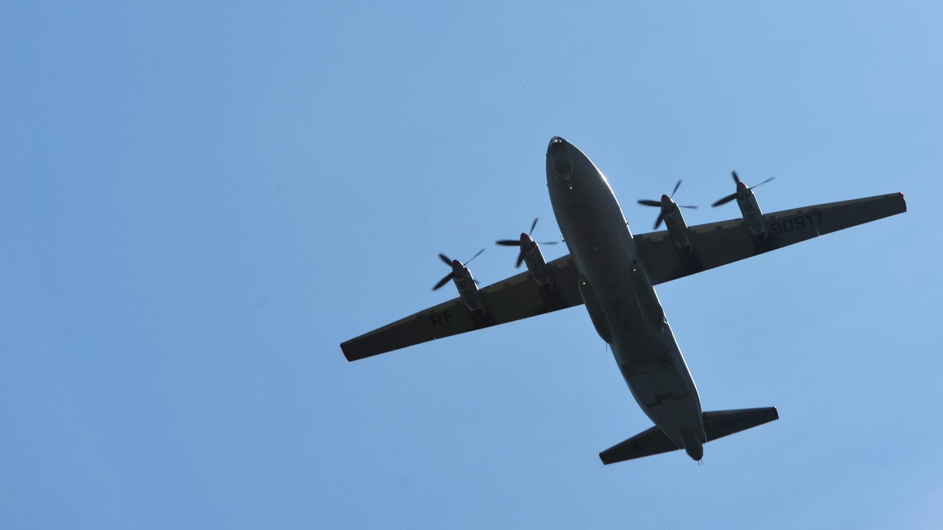 Ан-12 совершил аварийную посадку из-за нарушения рулевого управления в Хабаровском крае. Это шестая поломка российского самолета за неделю