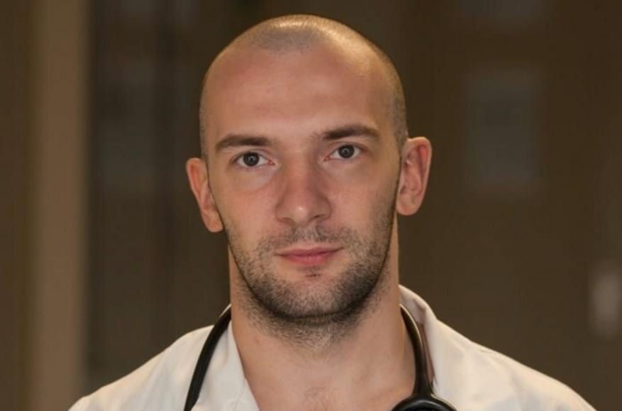 “Naming a blood clot as the cause of Navalny’s death would take an autopsy. This version surfaced surprisingly soon,” says ER doctor 