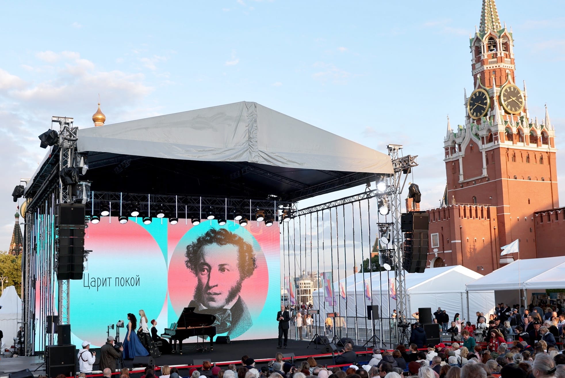 Общество фиги в кармане. Как концерты и фестивали стали одновременно инструментом пропаганды и способом выразить диссидентство