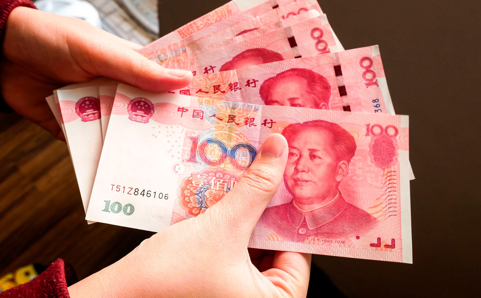 Недостаток юаней заставляет российские банки закупать их у ЦБ в ходе невыгодных сделок — Bloomberg