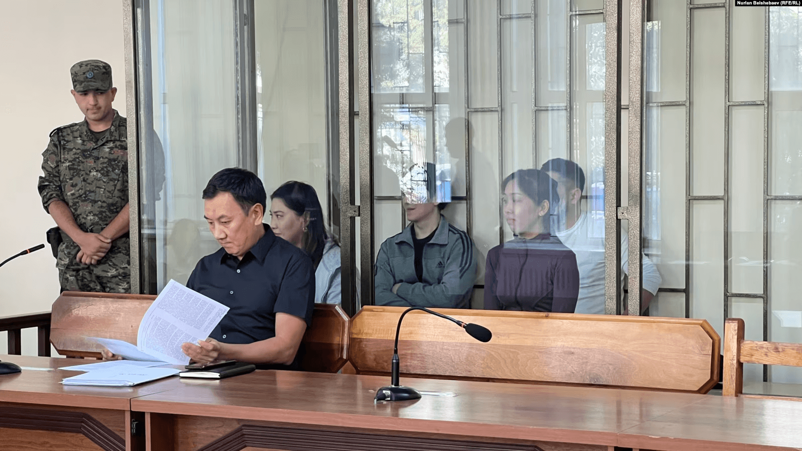 В Кыргызстане гособвинение запросило по 6 лет лишения свободы для 11 журналистов Temirov Live и «Айт, Айт Десе»