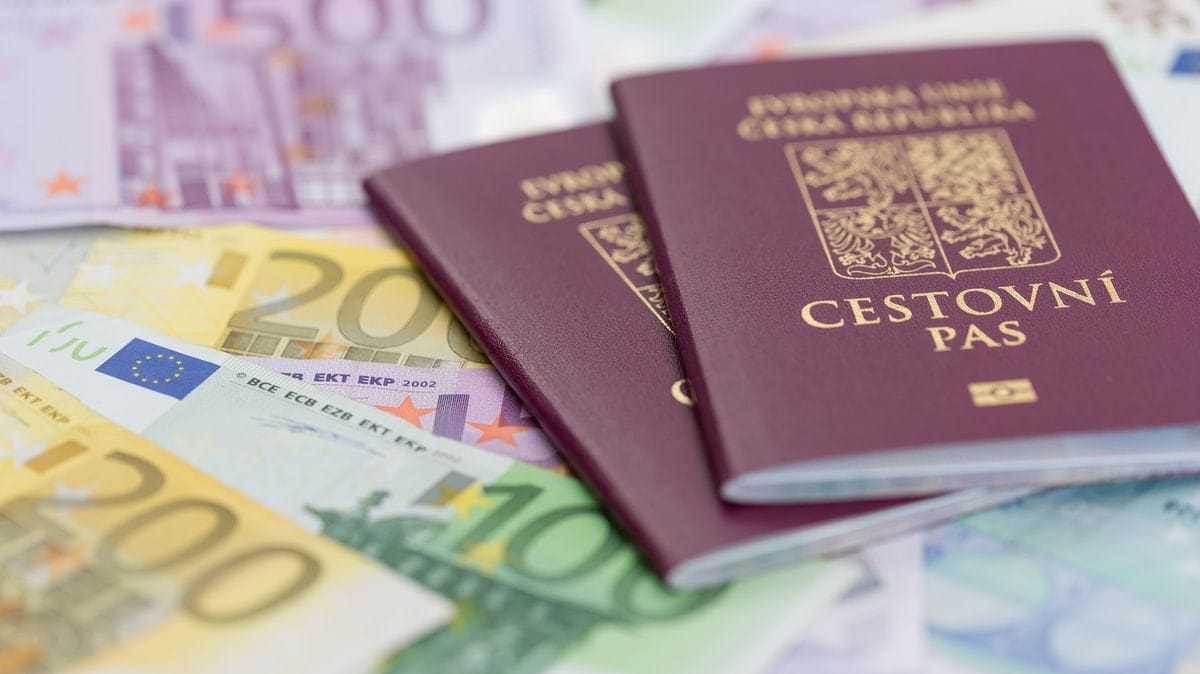 В Чехии Сенат одобрил закон Lex Ukraine. Он фактически запрещает россиянам получать гражданство этой страны