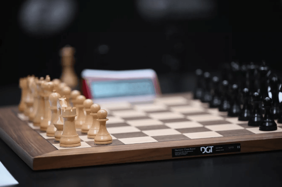 FIDE допустила российских и белорусских шахматистов, не достигших 18 лет, к участию в международных соревнованиях в нейтральном статусе