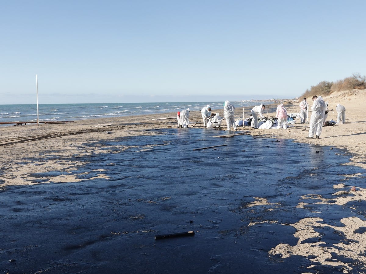 Mother of dead teenager reveals students were sent to clean up Black Sea oil spill in southern Russia in exchange for “help with exams”