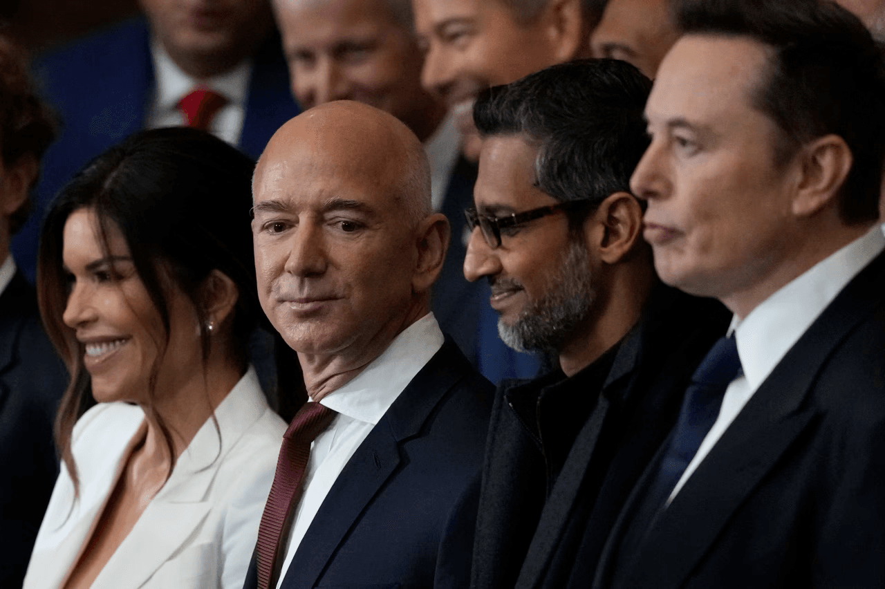 WSJ: Глава Amazon и Blue Origin Джефф Безос пытается заполучить госконтракты Маска на космические запуски после его ссоры с Трампом