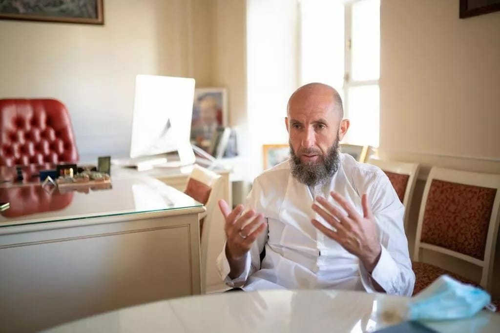 Силовики провели обыск у гендиректора МХАТа Владимира Кехмана и задержали его