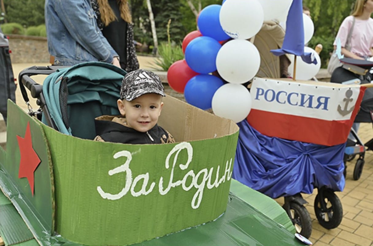 “Men in uniform watched us fill out tests”: How Russia “re-educates” Ukrainian schoolchildren in the occupied territories