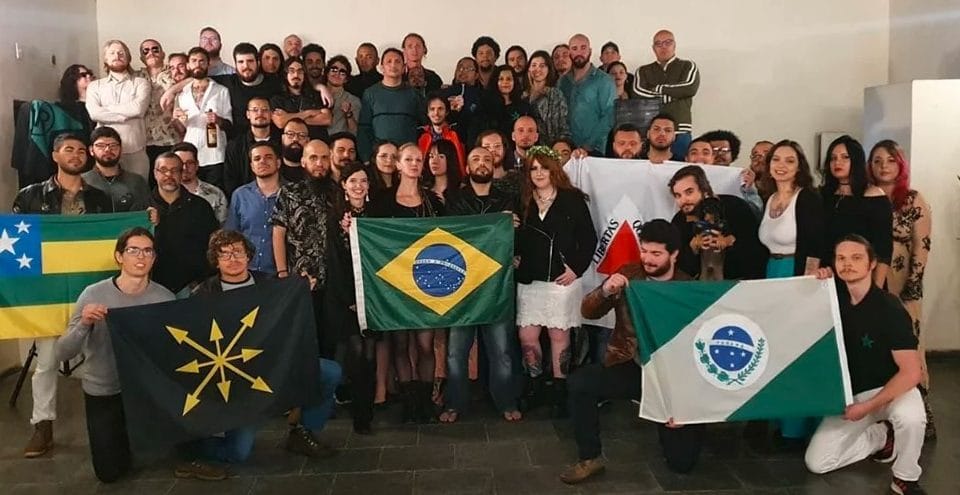 «Нацисты в Украине угрожают Европе», пишет бразилец. Сам он поклонник Дугина, а его жена — член неофашистского движения