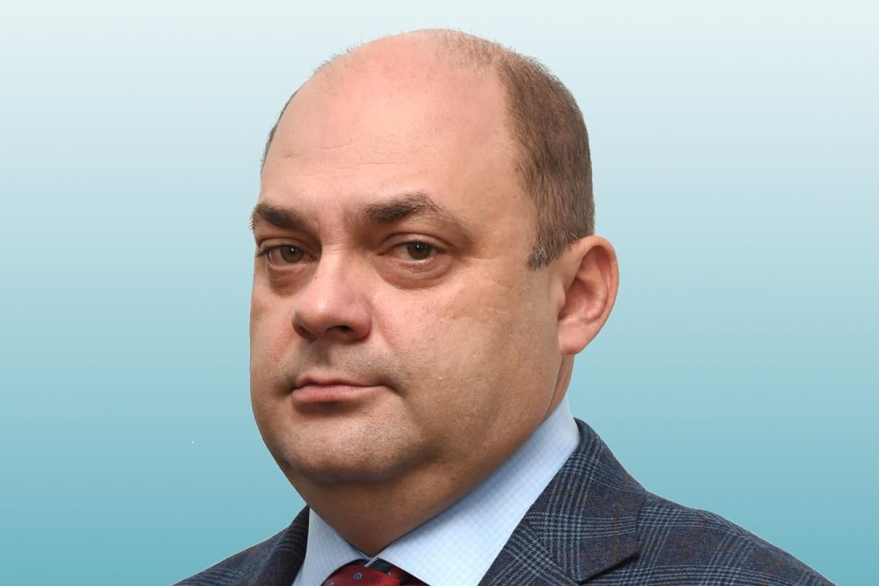 Экс-губернатор Курской области Алексей Смирнов признался в получении взятки в 30 млн рублей. Ранее он заключил сделку  со следствием