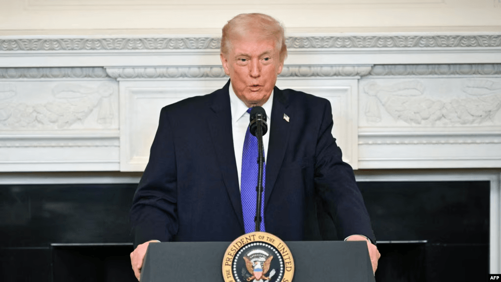 Трамп обещал поднять пошлины на импорт в США для всех стран с 10% до 15%