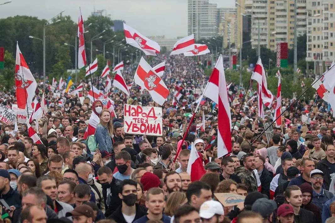 Belarus annuls passports of at least 15 expelled political prisoners, RFE/RL reports