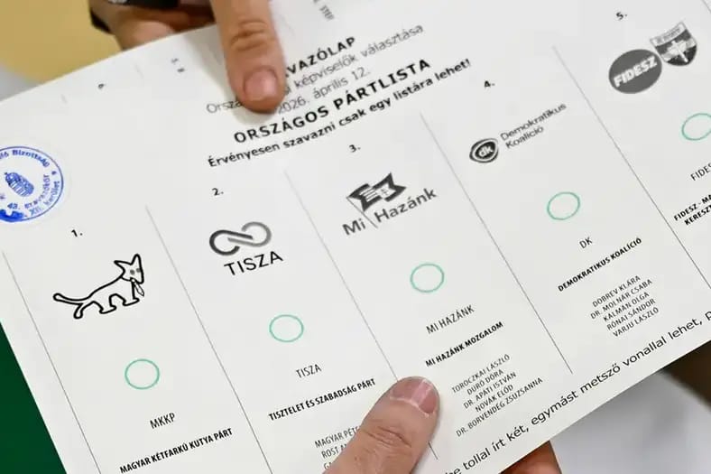 В Венгрии начались парламентские выборы, на которых оппозиция впервые за 16 лет может обойти Орбана.  Явка к утру побила исторический рекорд