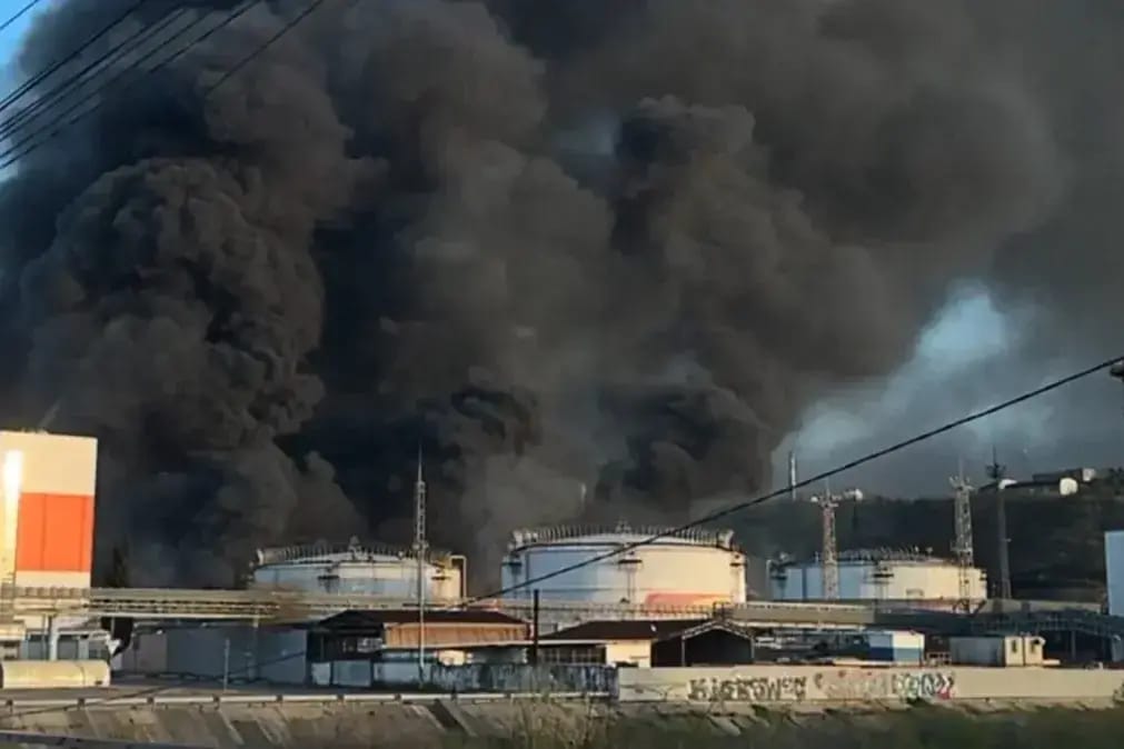 “Black rain” falls in Russia’s Black Sea town of Tuapse days after Ukraine strikes oil refinery