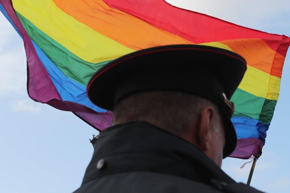 «Российскую ЛГБТ-сеть», которая спасала геев из Чечни, объявили «экстремистской организацией»