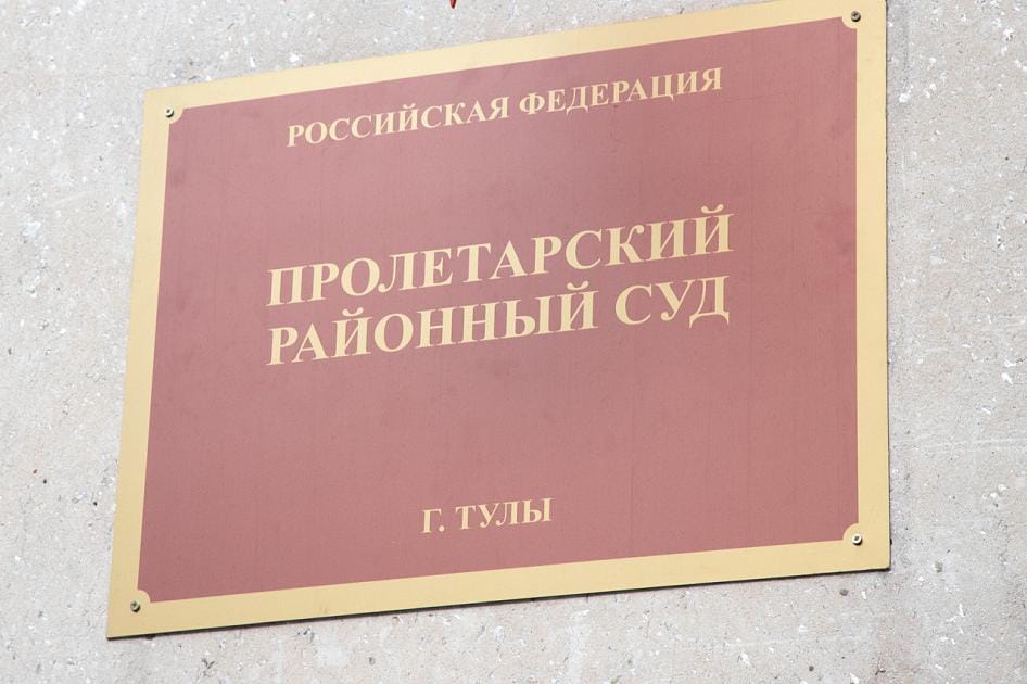 Суд постановил выдворить из России иностранца за отзыв на Wildberries. Тот приложил к отзыву свое фото в юбке