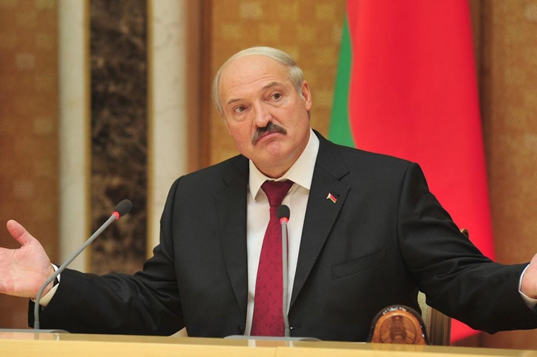 Макрон впервые с 2022 года созвонился с Лукашенко и предупредил о рисках втягивания Беларуси в войну против Украины — TF1/LCI