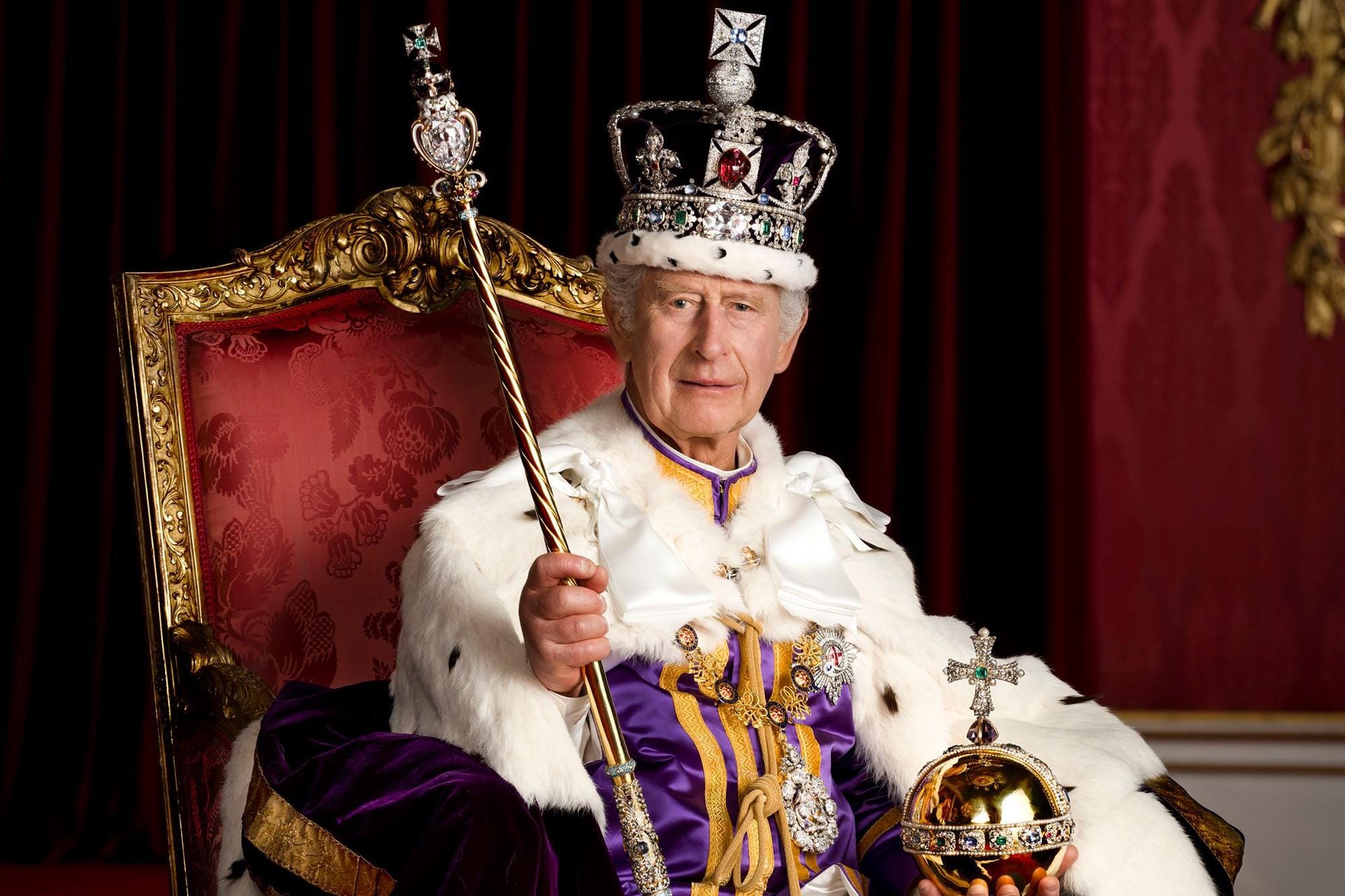 Карл III стал первым британским монархом, обнародовавшим свою налоговую декларацию. За два года король заплатил 12,9 млн фунтов стерлингов