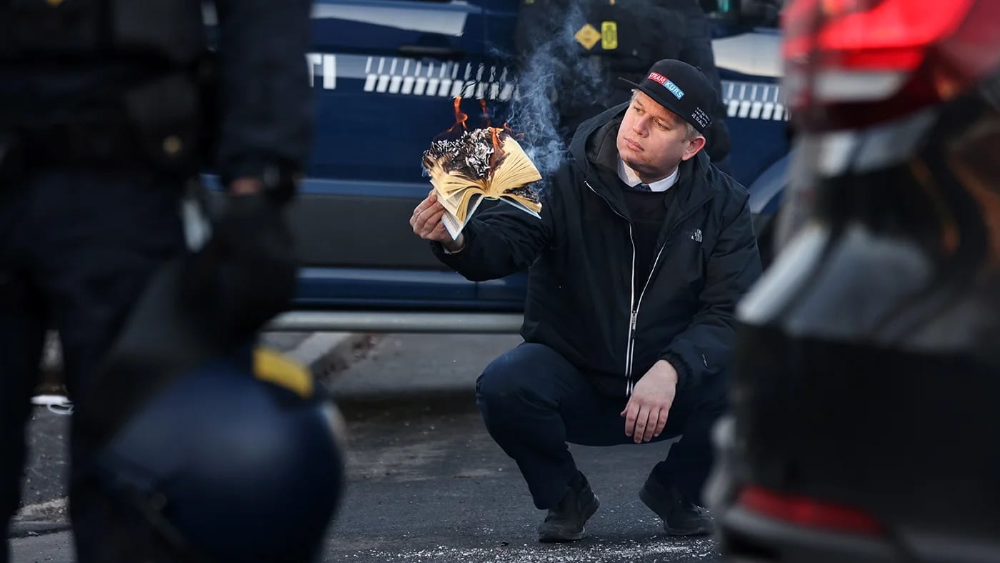 SVT: Российские спецслужбы устраивают фейковые митинги против ЕС, США и Украины в Европе