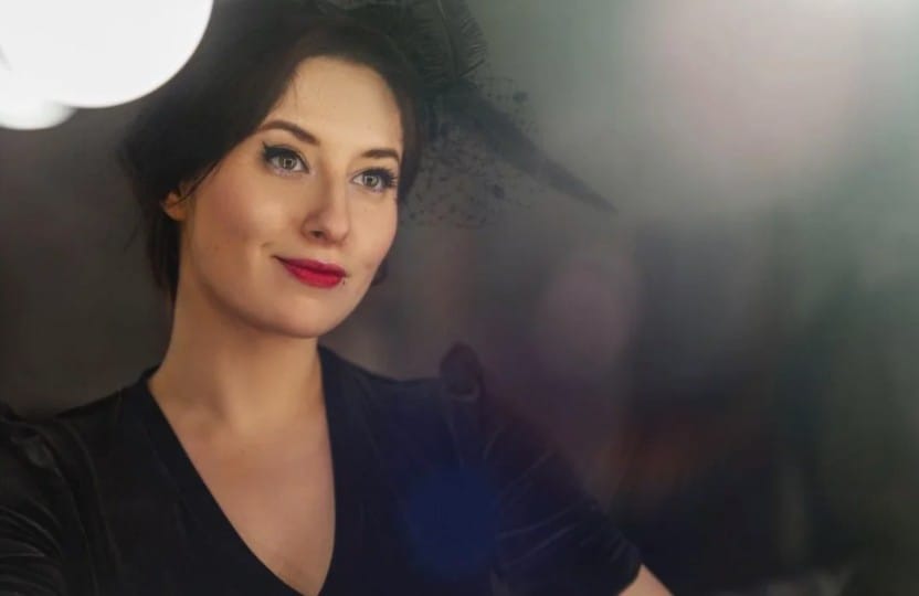 Russian propagandist Vladimir Solovyov's daughter lives in Moscow, criticizes war, and directs feminist plays, Verstka reports