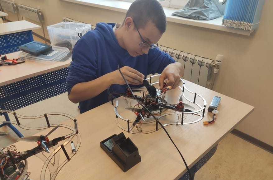 Russian schools buy drones to educate children in operating them, IStories reports