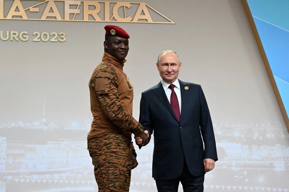 Владимир Путин и глава военной хунты Буркина-Фасо Ибрагим Траоре