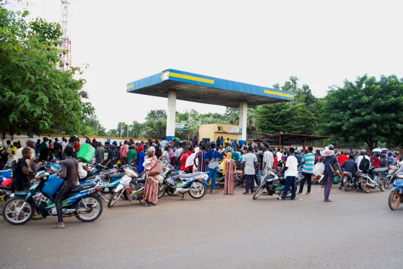 Chaos at a gas station in Mali’s capital