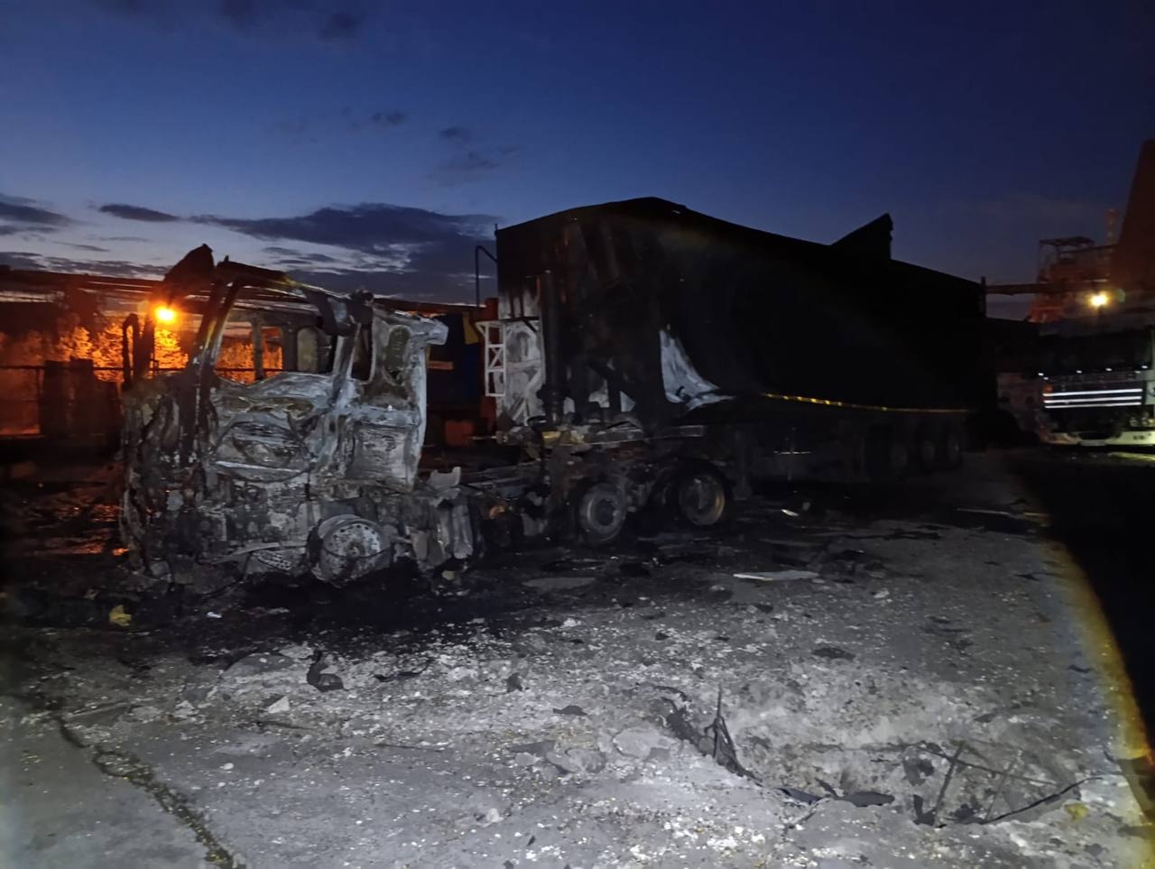 Последствия российского налета на портовую инфраструктуру Одессы в ночь на 26 апреля 2026 года