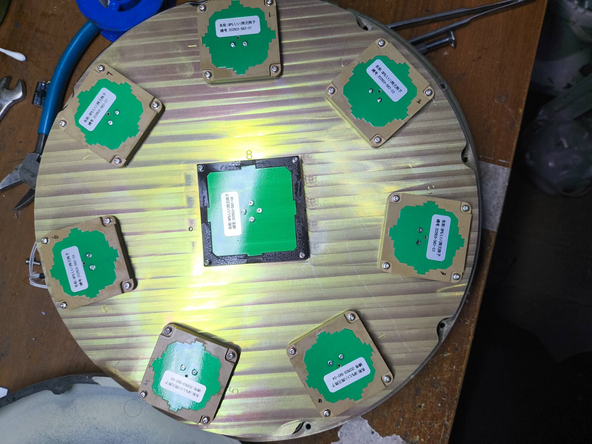 A HXTX9050A eight-channel antenna captured by Ukraine